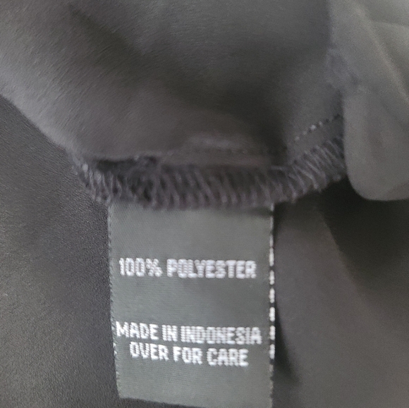 B-Wear NWOT XL black cold shoulder blouse with necklace. Very pretty! - Picture 7 of 7